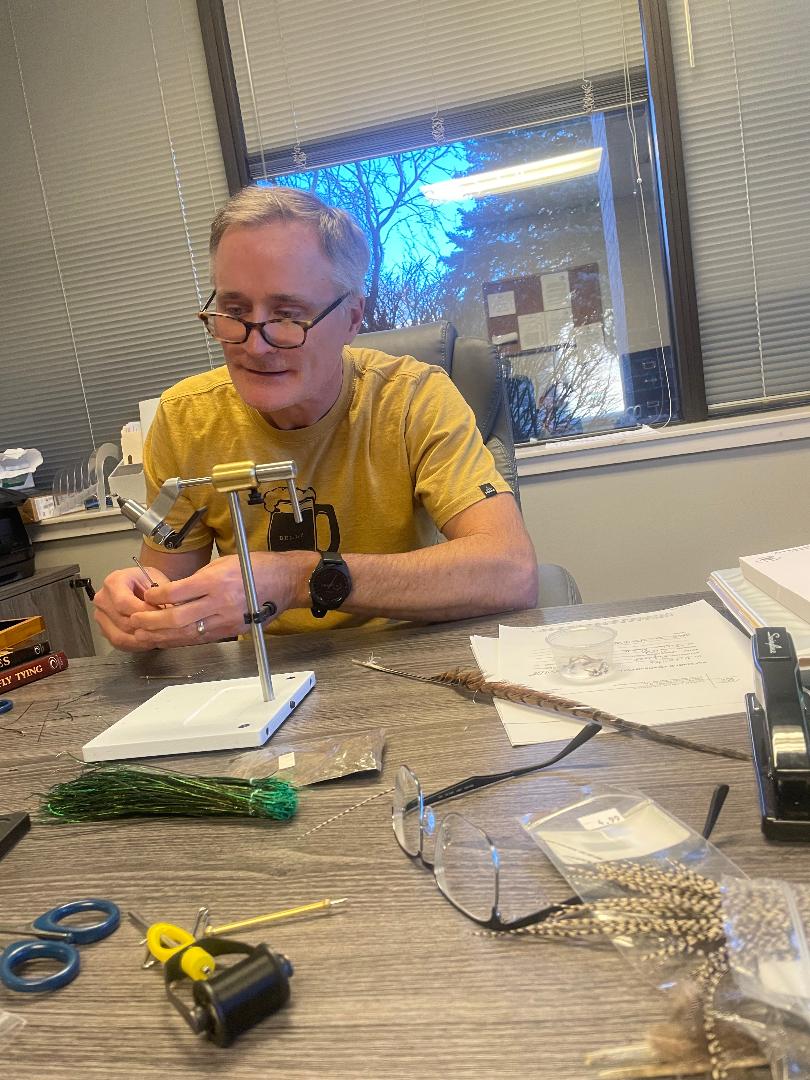 Private Fly Tying Classes We reached private fly tying classes that include all the needed gear.